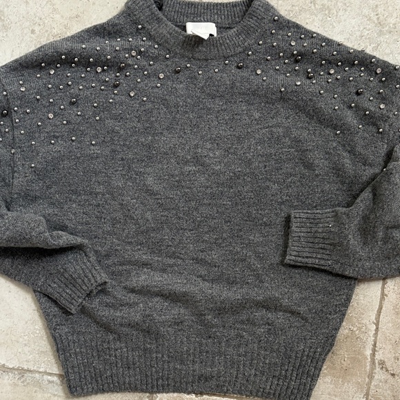 Women’s Sweater Set - Picture 4 of 8